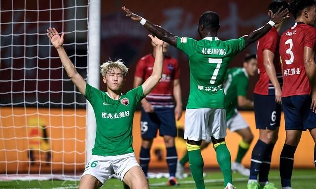 包含四川队蓝领球员发挥突出，助球队连胜提升排名的词条